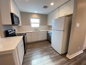 6402 Auburn Dr in Austin, TX - Building Photo - Building Photo