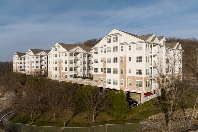 The Grande At Riverdale in Riverdale, NJ - Foto de edificio - Building Photo