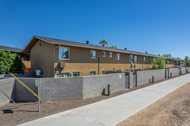 Brookview Condominiums in Phoenix, AZ - Building Photo - Building Photo