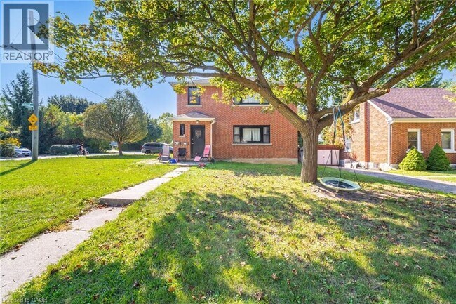 21 Beverley St. in Waterloo, ON - Building Photo - Building Photo