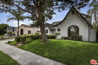 833 Burnside Ave in Los Angeles, CA - Building Photo - Building Photo