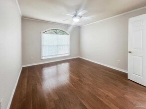 5915 N Bay Point Dr in Pensacola, FL - Building Photo - Building Photo