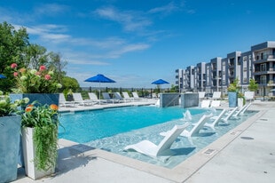 Signature Pointe in Madison, WI - Building Photo