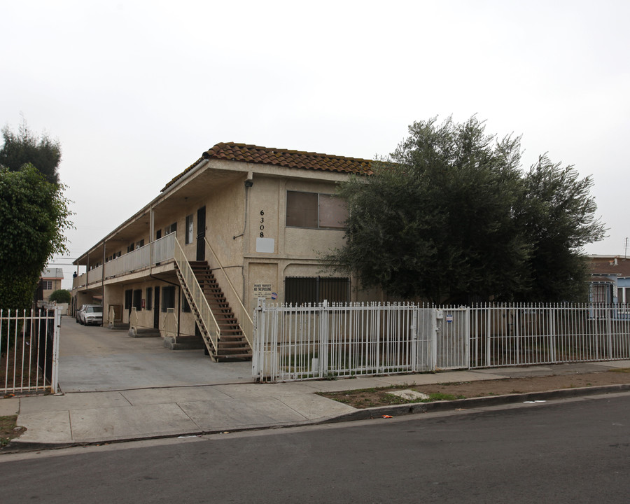 6308 Brynhurst Ave in Los Angeles, CA - Building Photo