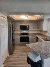 456 SE 17th Ave in Cape Coral, FL - Foto de edificio - Building Photo
