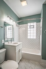 1028 E Pearson St, Unit 1030 in Milwaukee, WI - Building Photo - Building Photo
