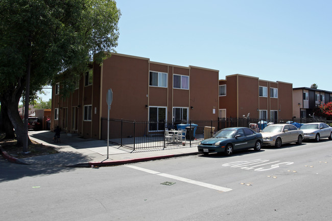 3290-3296 Rolison Rd in Redwood City, CA - Building Photo - Building Photo