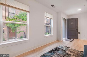 317 Riggs Pk Pl NE in Washington, DC - Foto de edificio - Building Photo