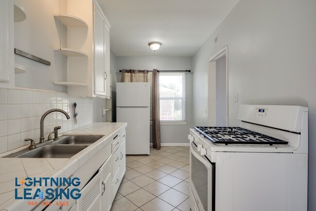6417 S Van Ness Ave in Los Angeles, CA - Building Photo - Building Photo