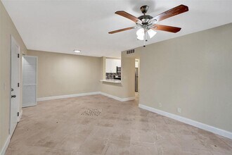 10733 Cleary Blvd, Unit 101 in Plantation, FL - Foto de edificio - Building Photo