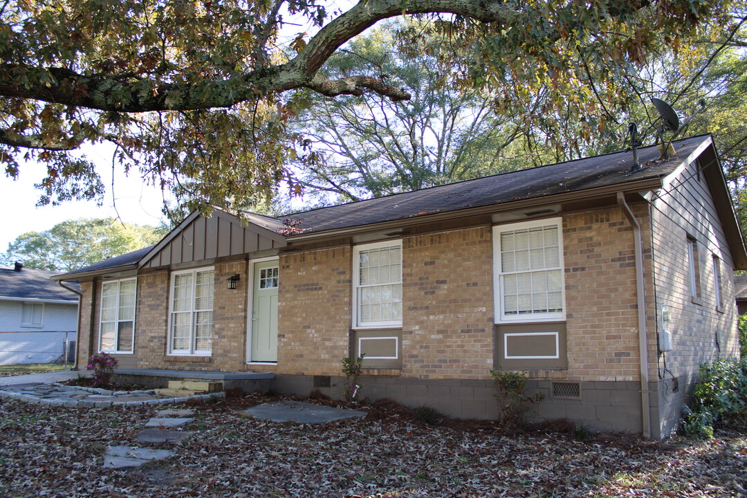 6988 Eunice Dr in Riverdale, GA - Building Photo