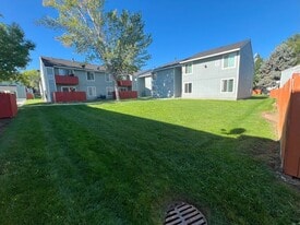 4600 Neil Rd in Reno, NV - Building Photo