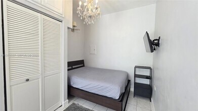 1105 NE 119th St, Unit A in Biscayne Park, FL - Foto de edificio - Building Photo