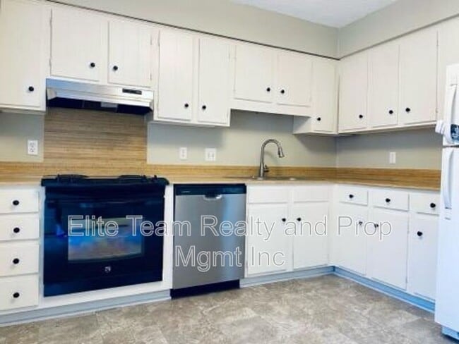 4657 Old Lantern Way in Charlotte, NC - Building Photo - Building Photo