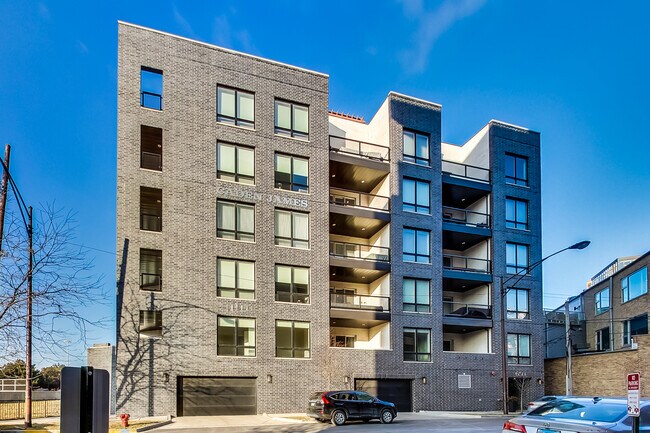 650 N Morgan St, Unit 404 in Chicago, IL - Foto de edificio - Building Photo