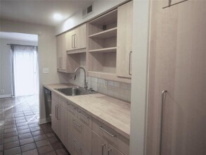 6473 Hart Ln in Austin, TX - Building Photo - Building Photo
