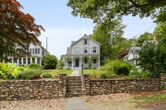 25 Raymond St in Darien, CT - Building Photo - Building Photo
