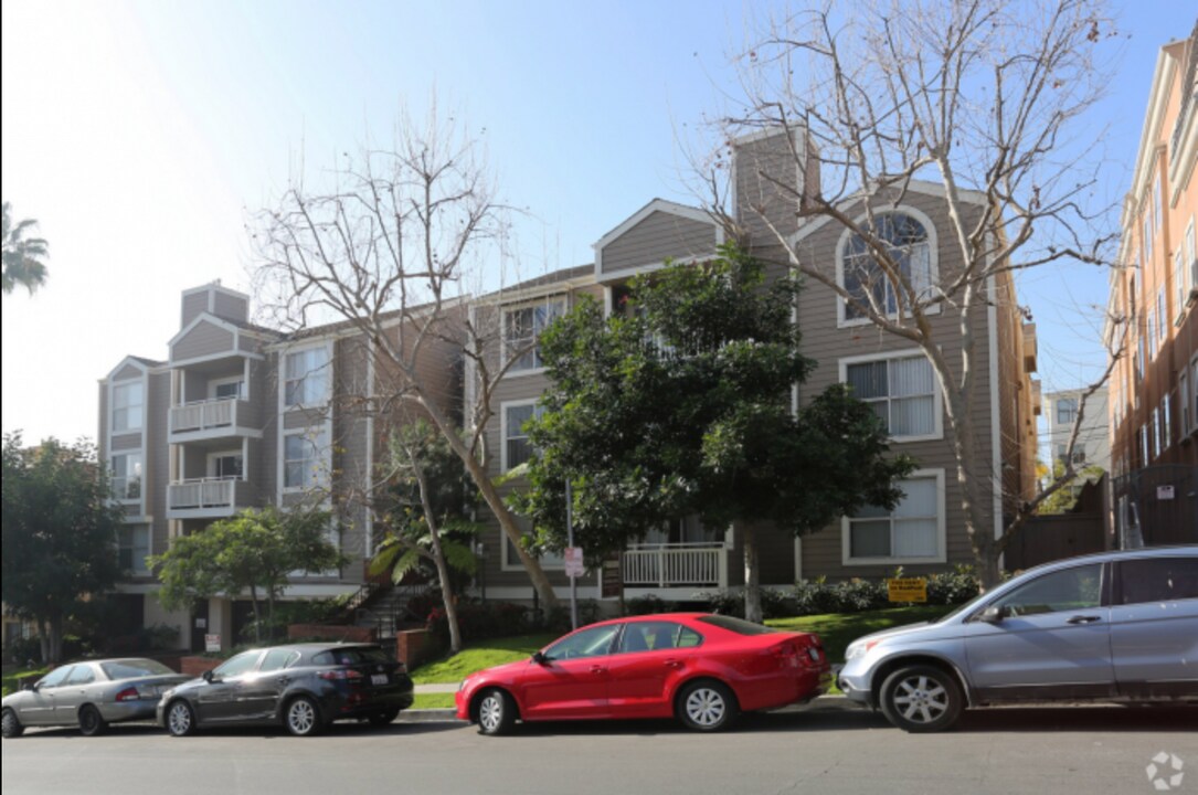 1327 S Westgate Ave in Los Angeles, CA - Building Photo