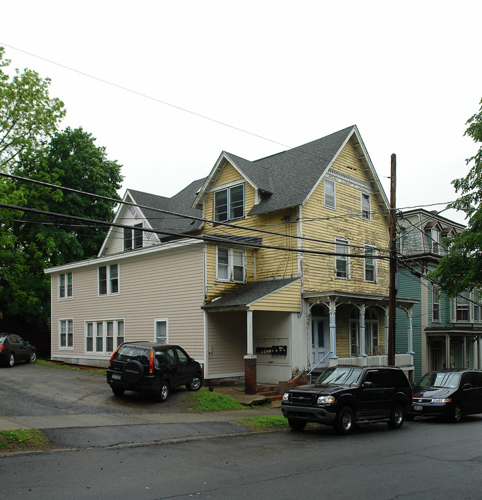 68 Caroline St in Saratoga Springs, NY - Building Photo