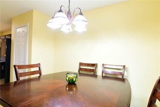 614 S Pauley Dr in Hutto, TX - Foto de edificio - Building Photo