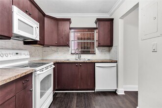 13715 Kendale Lakes Cir in Miami, FL - Building Photo - Building Photo