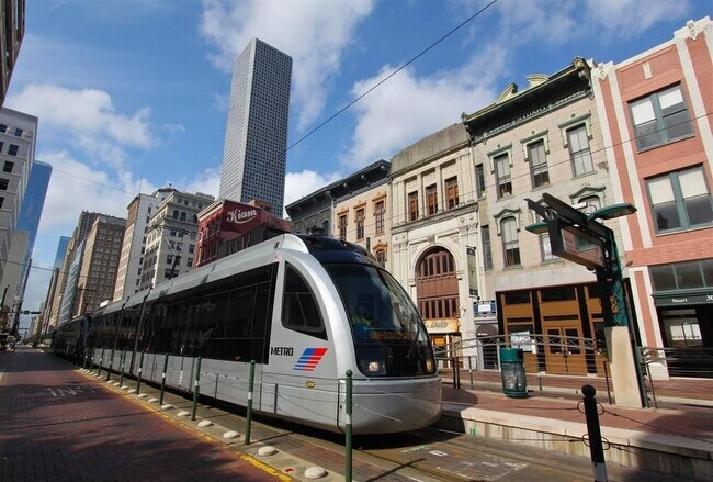 2403 Everett St in Houston, TX - Building Photo - Building Photo