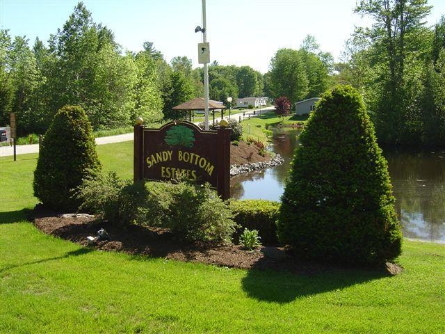 Sandy Bottom Estates in Turner, ME - Foto de edificio