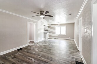 6703 Harris Ave in Raytown, MO - Foto de edificio - Building Photo