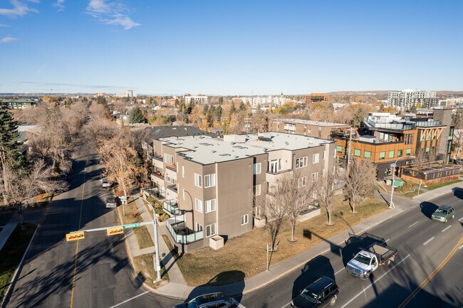 320 12th Ave NE in Calgary, AB - Building Photo - Building Photo