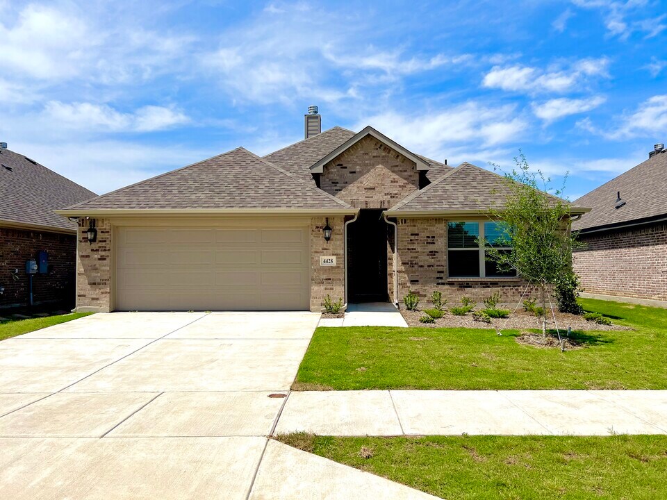 4428 Mill Falls Dr in Crowley, TX - Building Photo