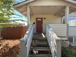 2881 SE 48th Av in Portland, OR - Building Photo - Building Photo