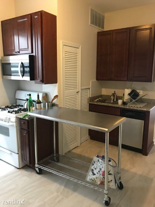 2641 W Haddon Ave-Unit -Apt 3F in Chicago, IL - Building Photo