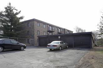 Highview Manor in Columbia Heights, MN - Building Photo - Building Photo