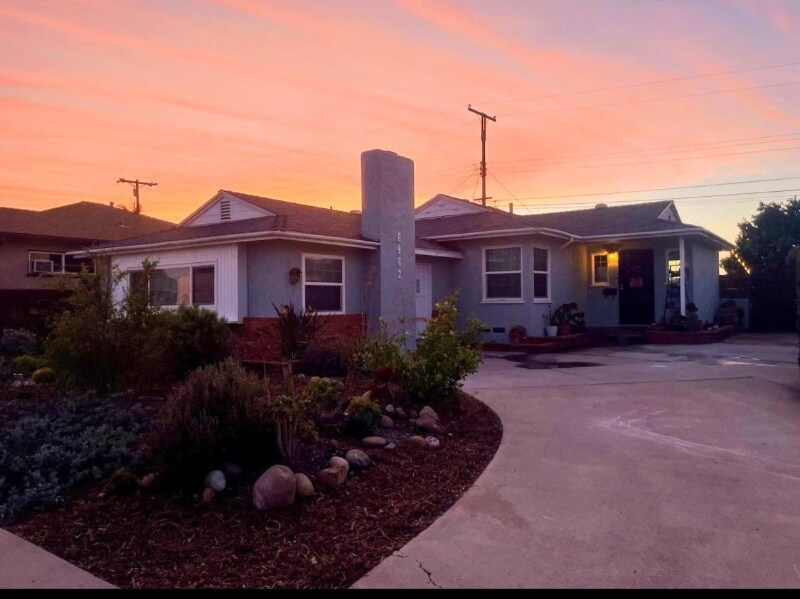 6462 Birchwood St in San Diego, CA - Foto de edificio