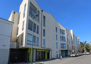 Pacific Cannery Lofts in Oakland, CA - Building Photo - Building Photo