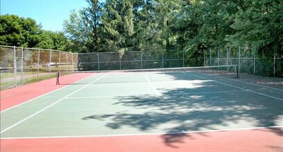 168 Fox Hill Ln in Enfield, CT - Building Photo - Building Photo