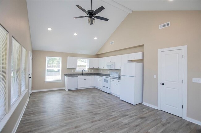 8271 Elm Ln in Rogers, AR - Building Photo - Building Photo