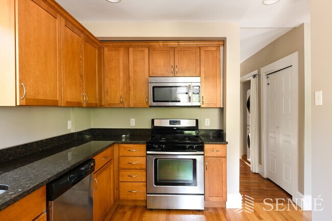 254 Upland Rd, Unit 1 in Cambridge, MA - Building Photo - Building Photo