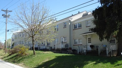 Pershing Courts Apartments in Warrensburg, MO - Building Photo - Building Photo