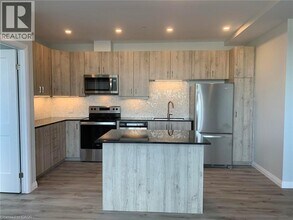 104 Garment St in Kitchener, ON - Building Photo - Building Photo