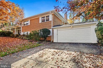 6220 Robinwood Rd in Bethesda, MD - Building Photo - Building Photo