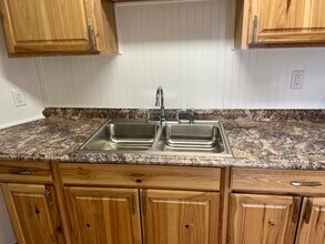 305 N Main St, Unit Apartment 1 in Brooklyn, MI - Foto de edificio - Building Photo