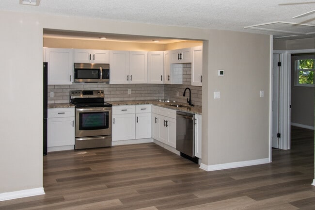 1914 53rd St S in Gulfport, FL - Building Photo - Building Photo