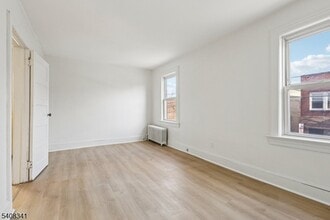 66 N Washington Ave in Bergenfield, NJ - Building Photo - Building Photo