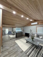 7711 Owensmouth Ave, Unit A in Canoga Park, CA - Building Photo - Building Photo