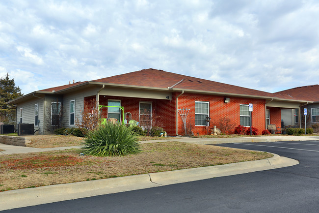 East Oaks Village Apartments in Oklahoma City, OK - Building Photo - Building Photo