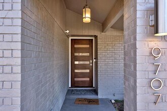 9707 Bordeaux Ln in Austin, TX - Building Photo - Building Photo