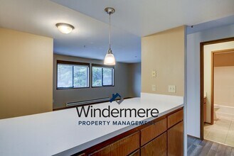 1235 SE 4th Ave in Oak Harbor, WA - Building Photo - Building Photo