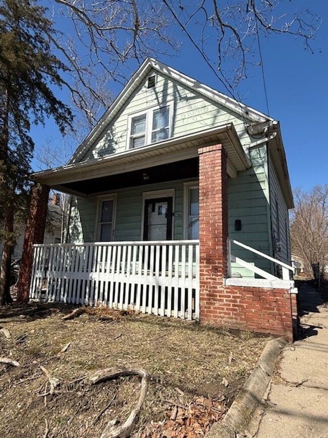 903 W Brons Ave in Peoria, IL - Building Photo - Building Photo