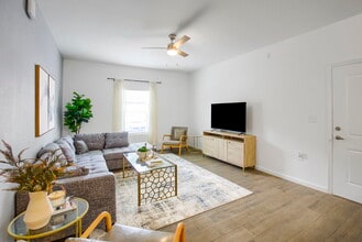 Waters Edge in Spartanburg, SC - Building Photo - Building Photo